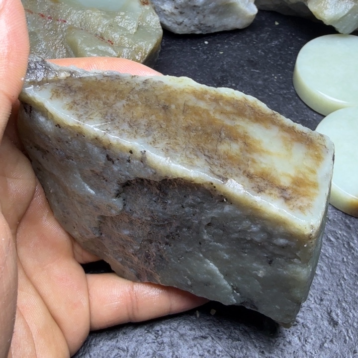 和田玉（糖玉）未镶嵌珠宝奇石