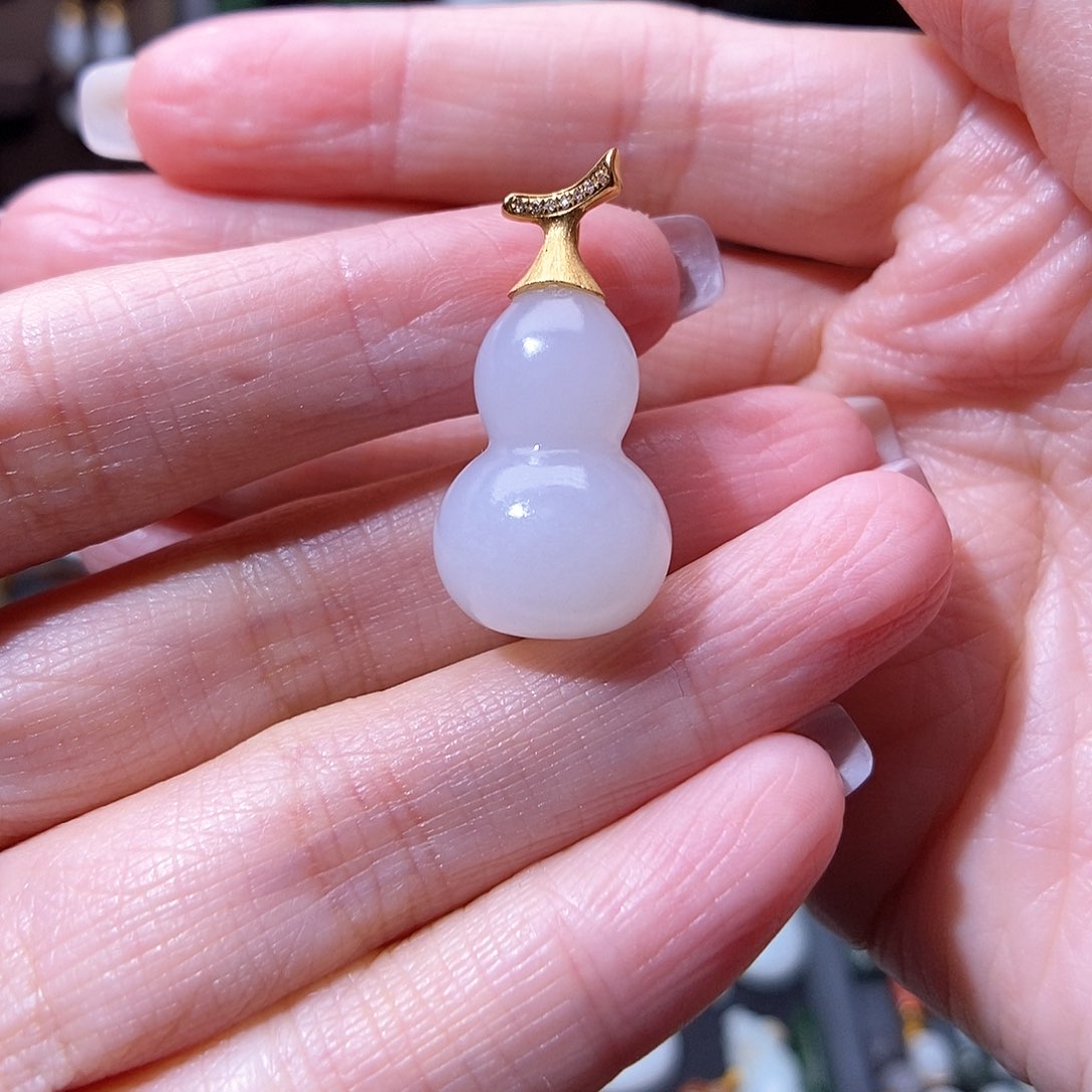 和田玉挂件18K金镶嵌