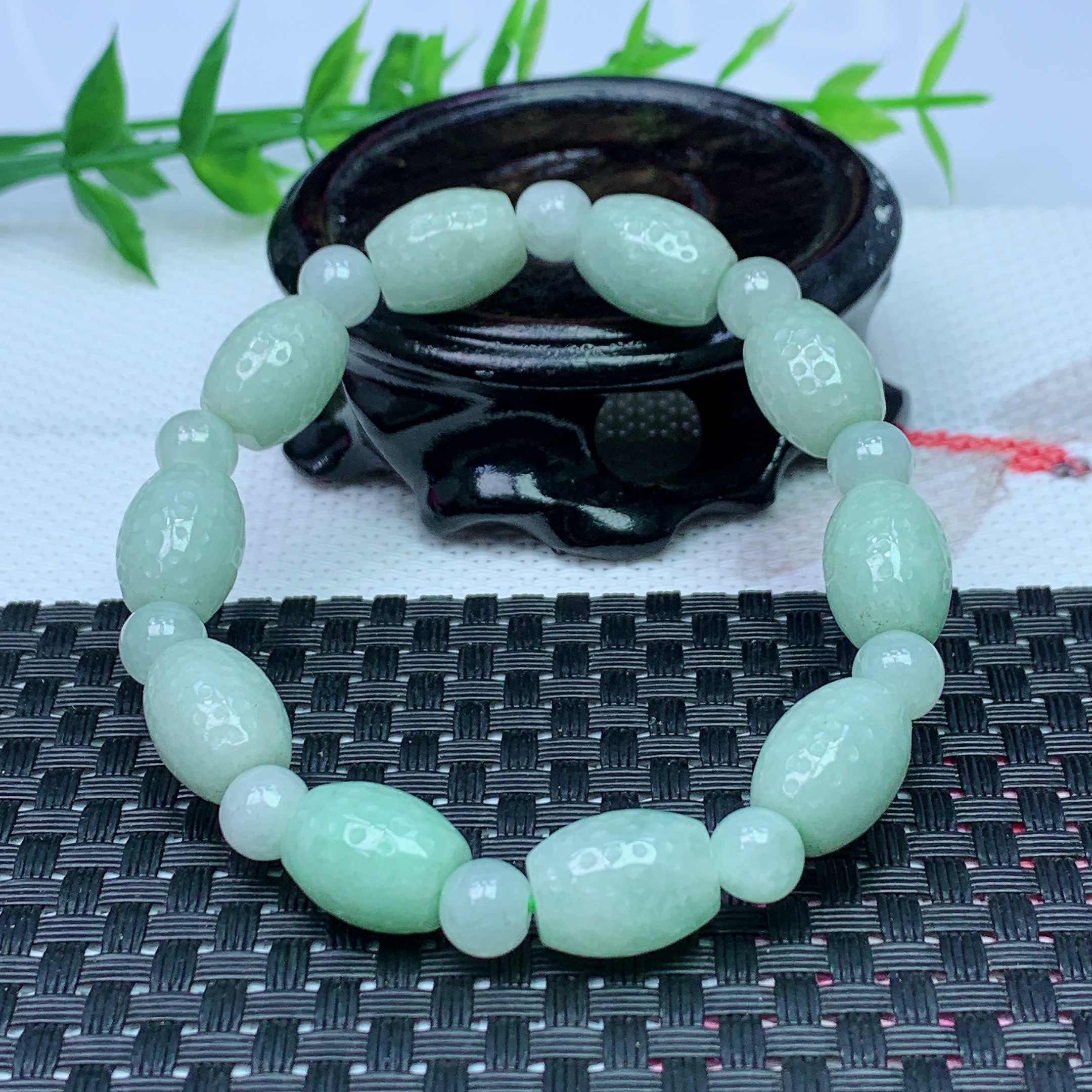 缅甸天然A货翡翠 果绿色路路通手串 珠大10*7mm20 颗