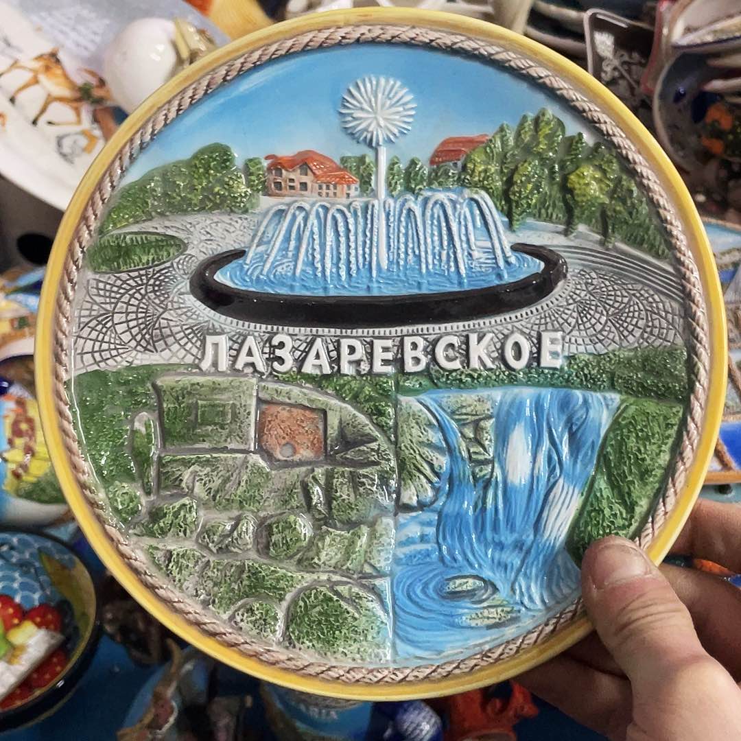 摆件   磕碰。 封釉。       