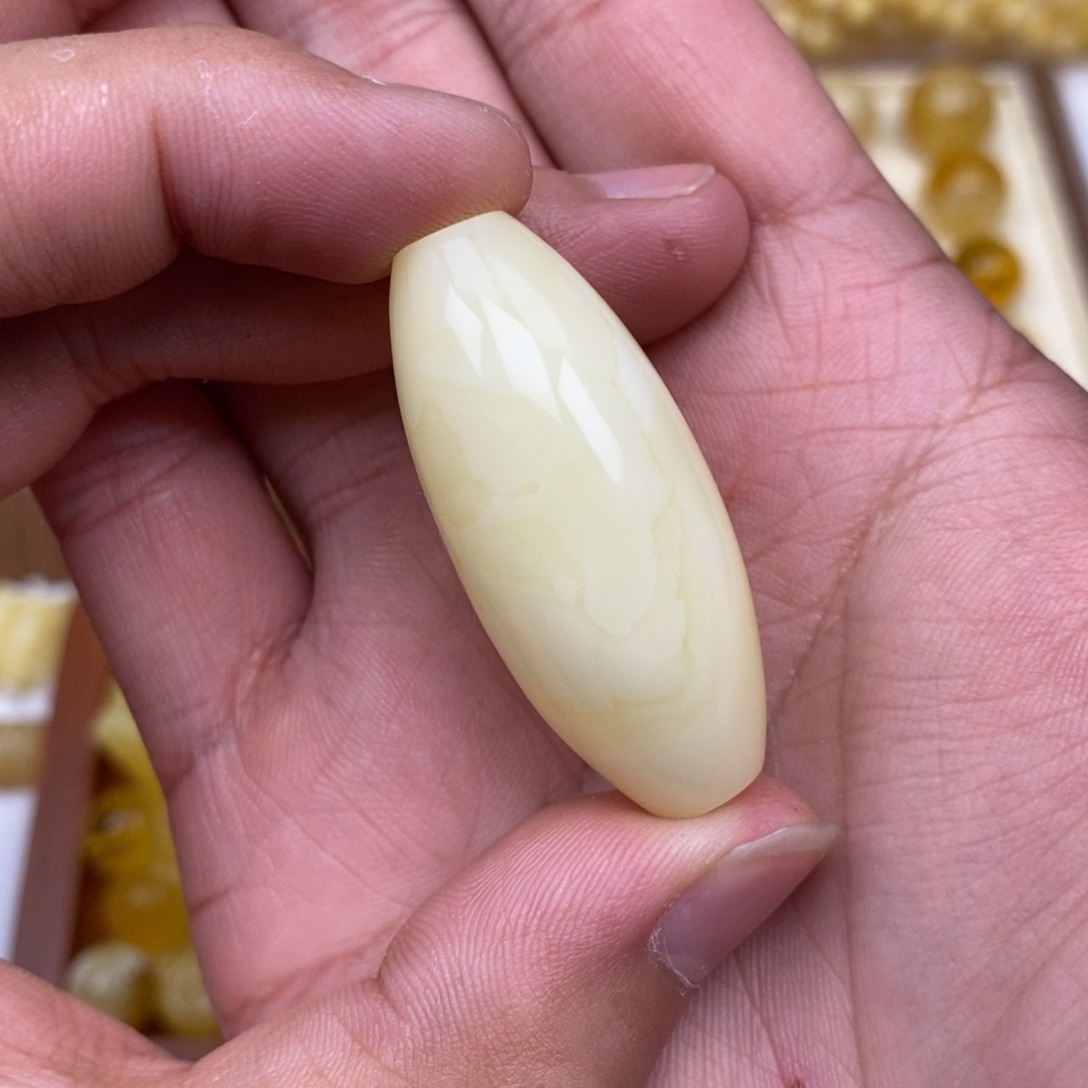 妙***乐琥珀未镶嵌珠宝奇石
