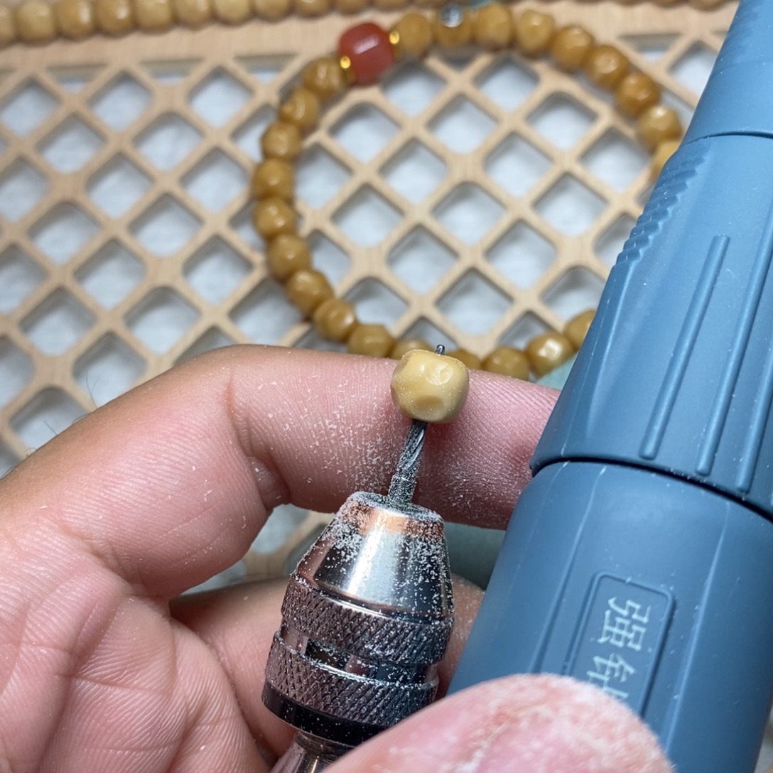 白玉菩提吊坠咯咯