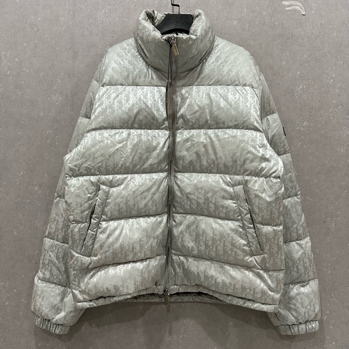 未使用 DIOR/迪奥 白银色老花logo羽绒服48码/005088