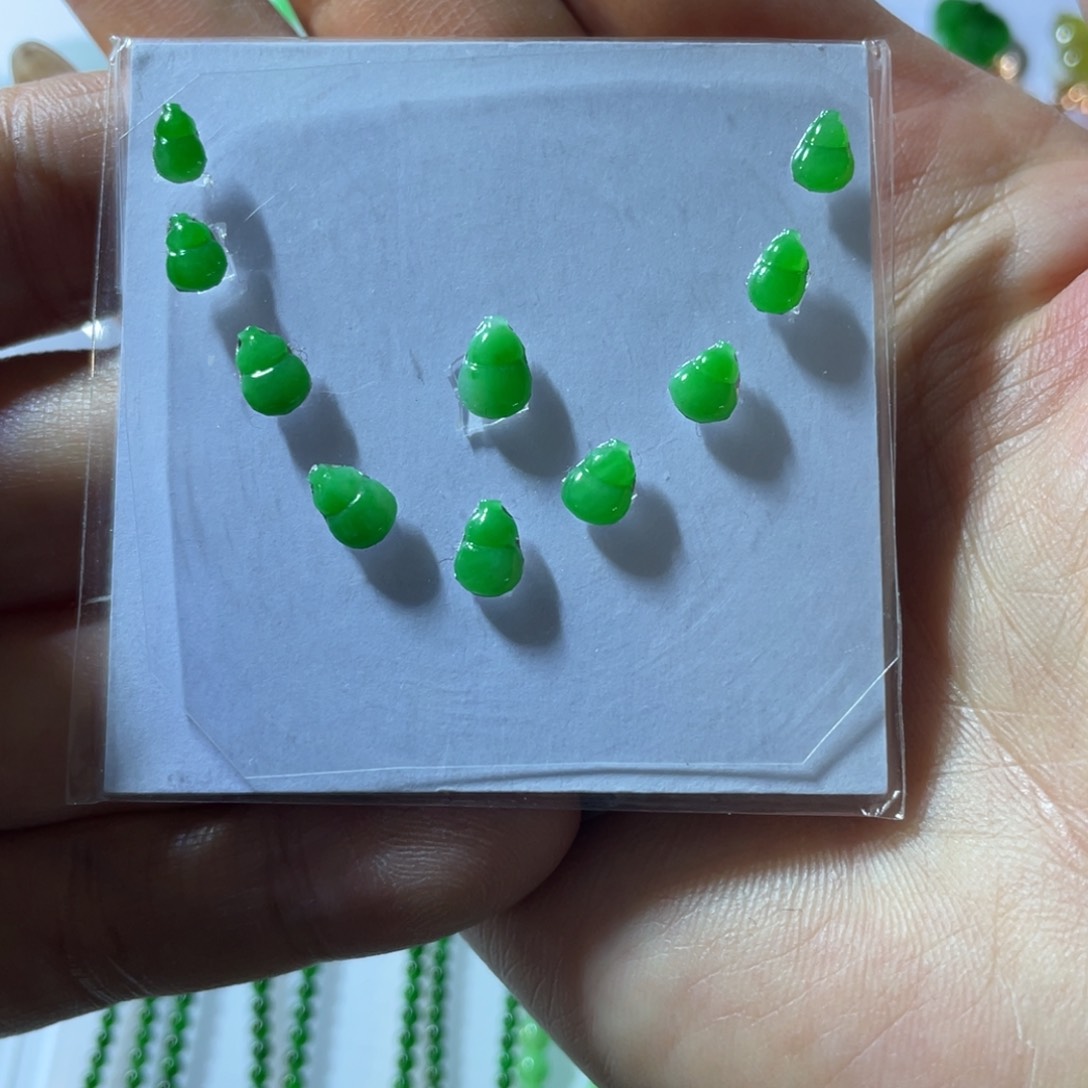 翡翠颈饰未镶嵌葫芦