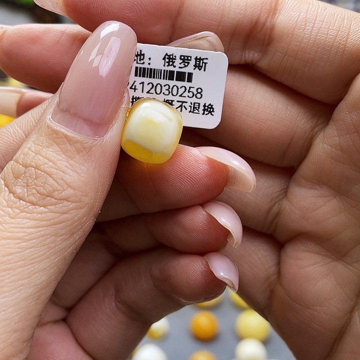 琥珀裸石未镶嵌老型尺寸12*10.4mm带粉点