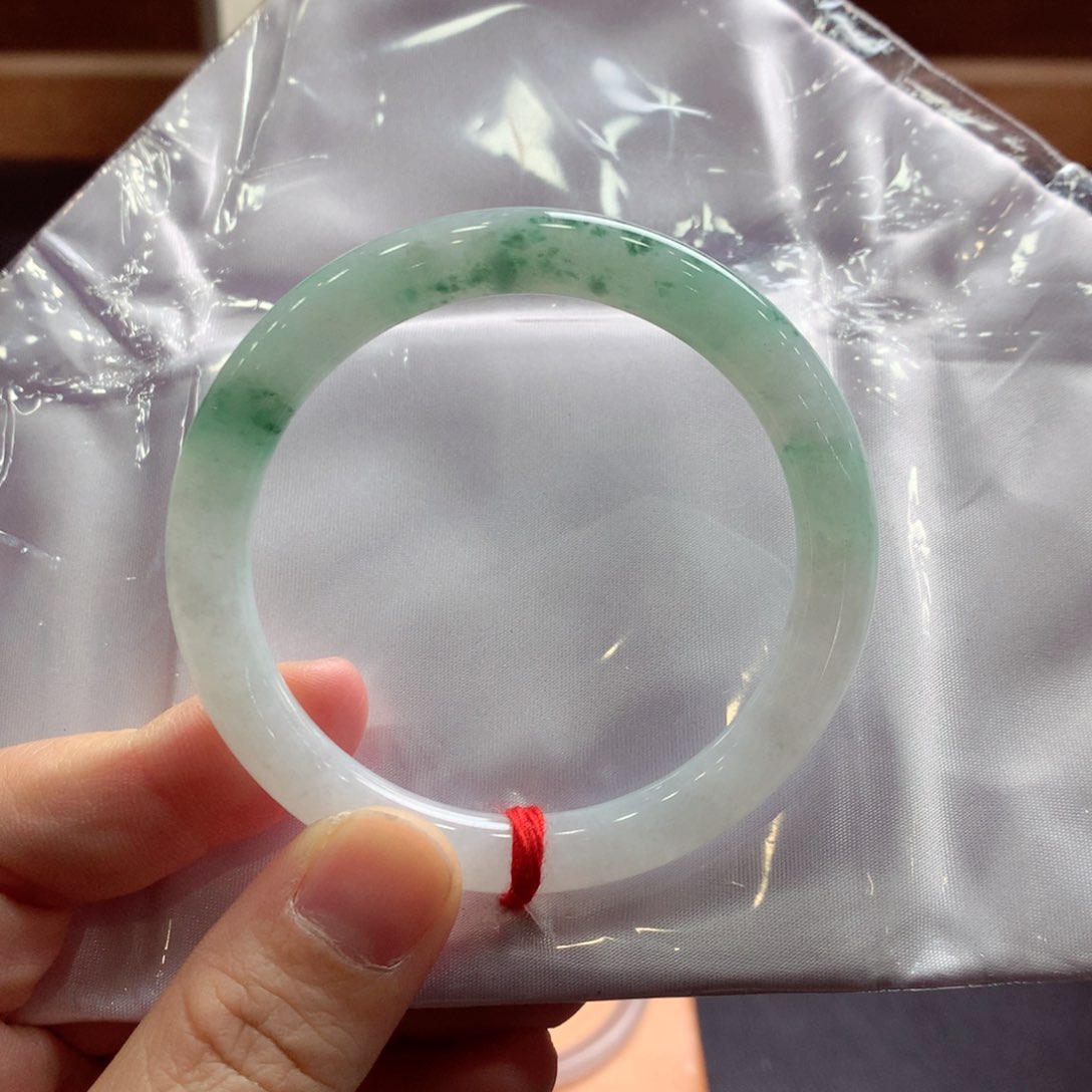 翡翠手镯未镶嵌天然翡翠