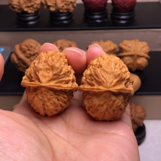 文玩核桃把件珊瑚石62