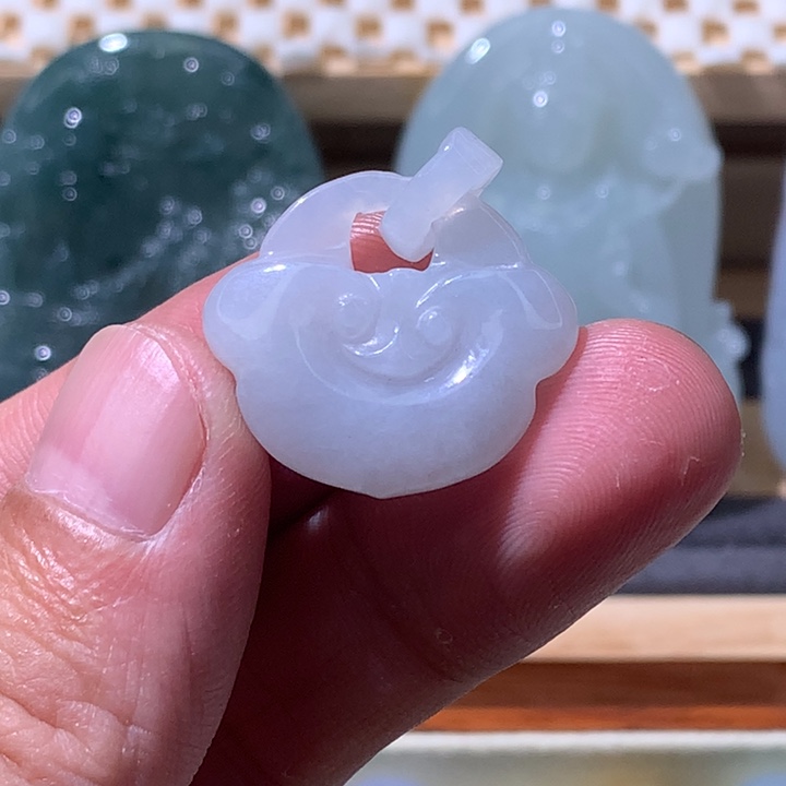 翡翠未镶嵌颈饰炸 元宝锁