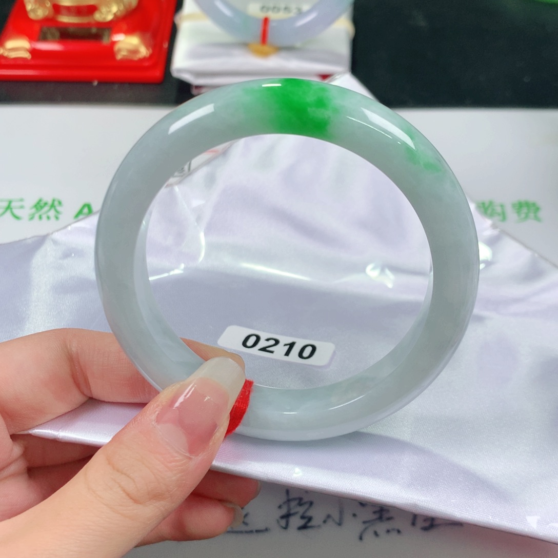 翡翠手镯未镶嵌v****了正圈60 0210