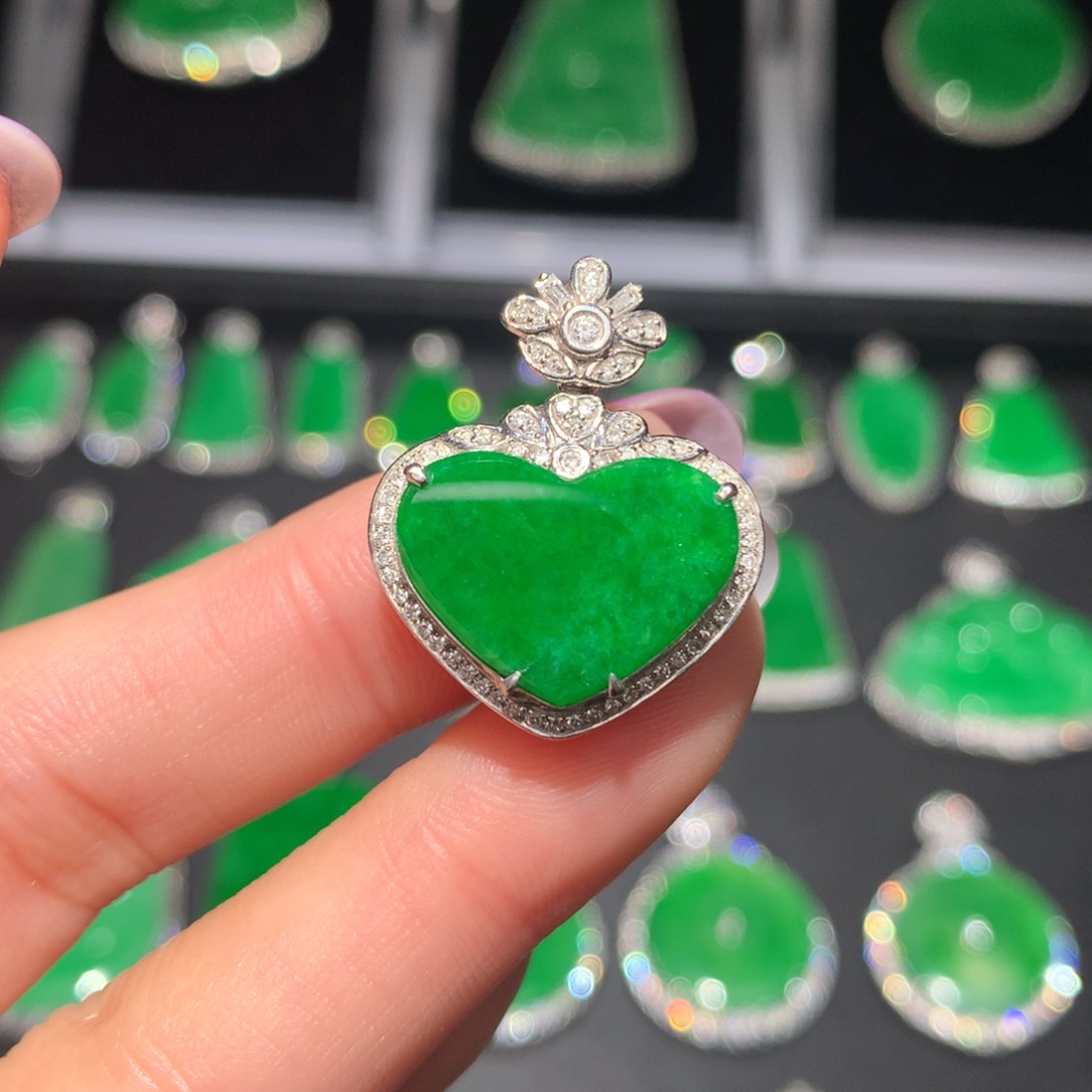 翡翠颈饰18K金镶嵌翡翠