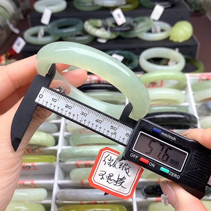 蛇纹石玉手镯未镶嵌764