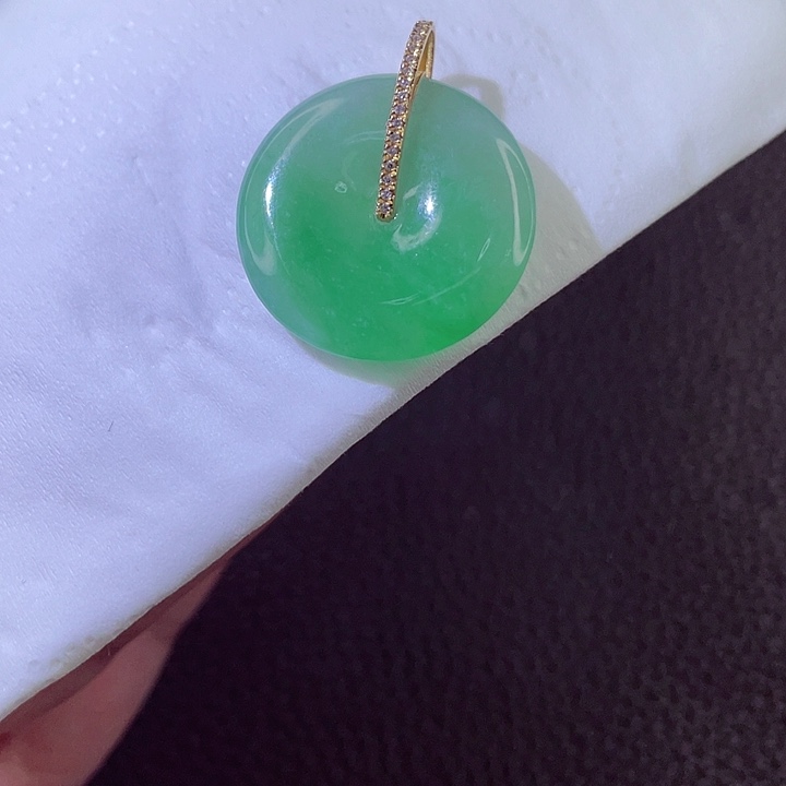 翡翠18K金镶嵌颈饰翡翠