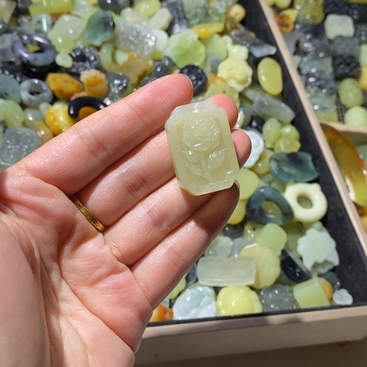 蛇纹石玉合金颈饰