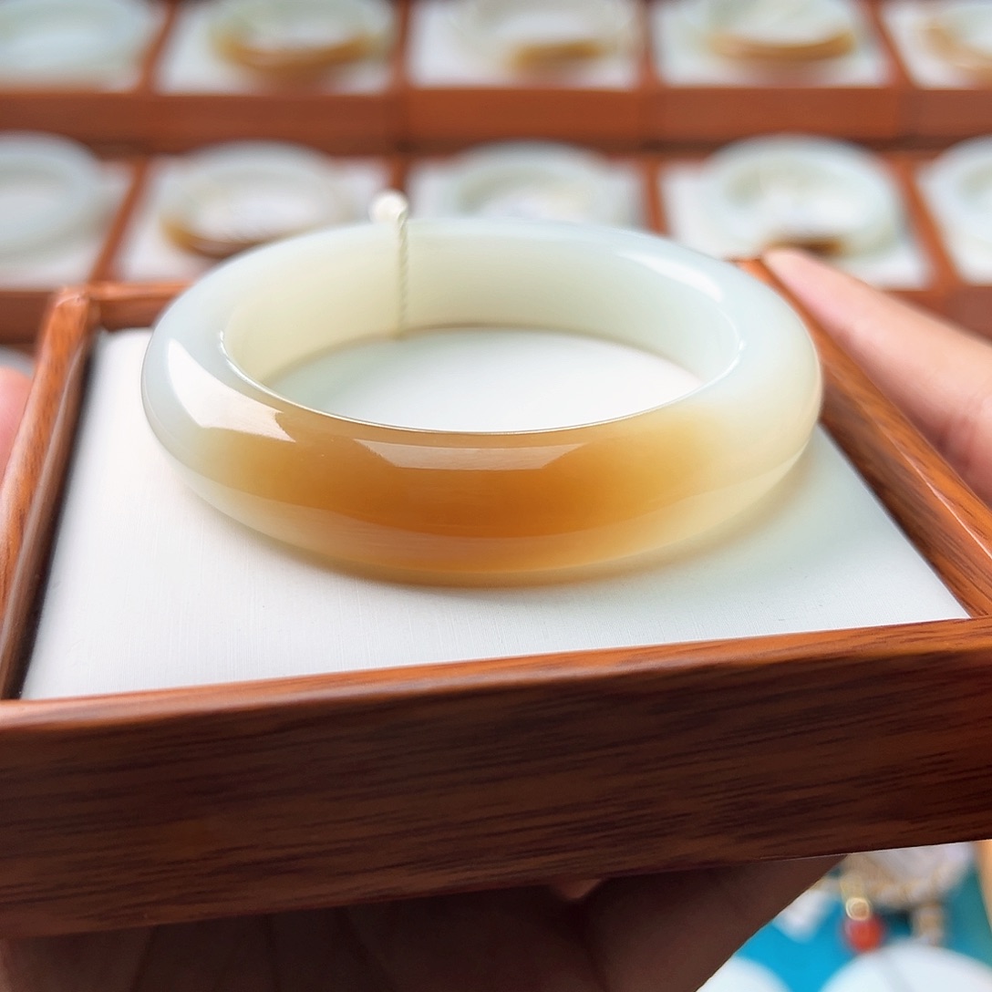 和田玉手镯未镶嵌57