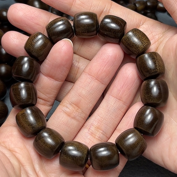 沉香手串白棋玉化