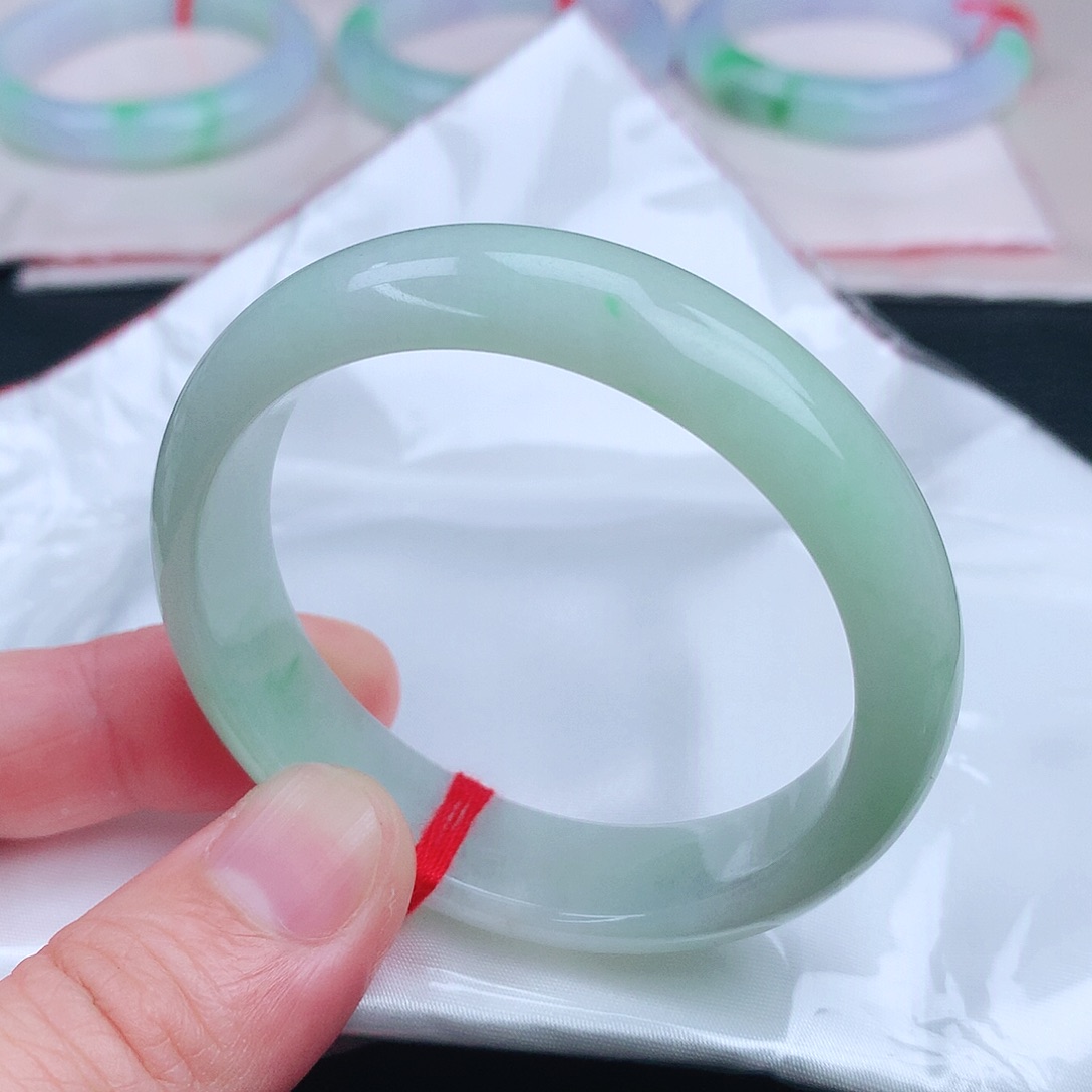 翡翠手镯（贵妃镯）未镶嵌