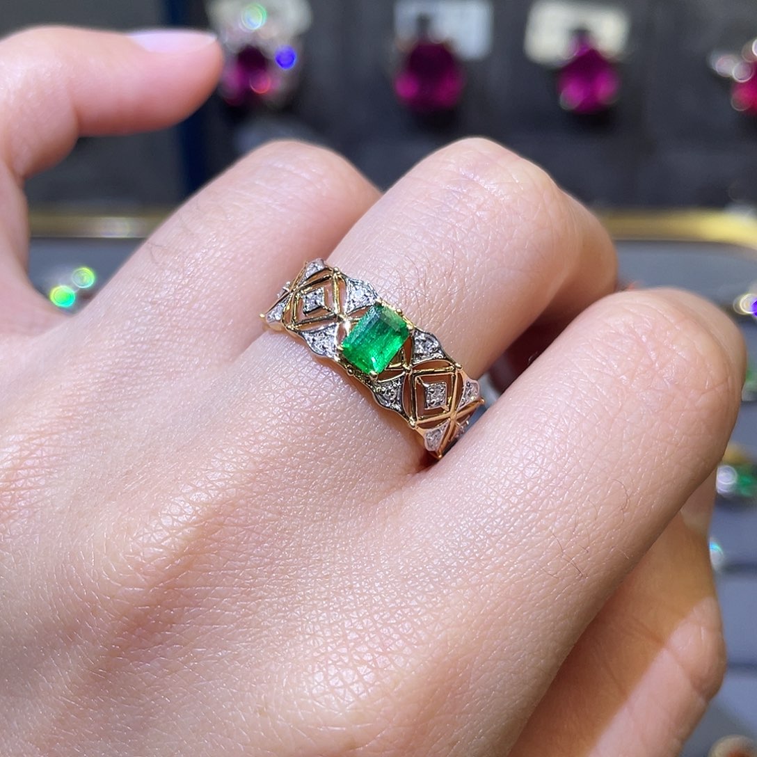 祖母绿戒指18K金镶嵌0.42ct