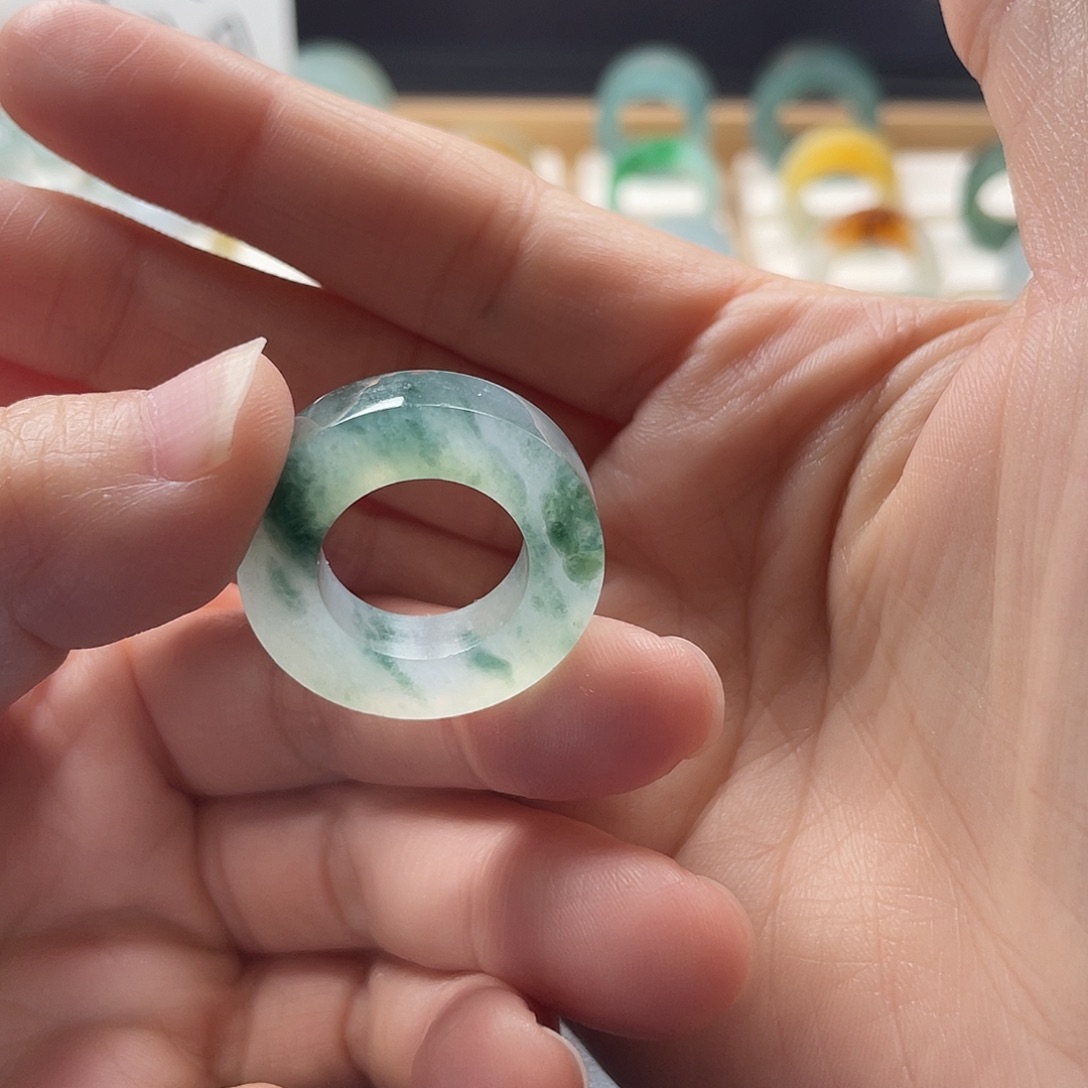 用***5定制翡翠未镶嵌翡翠