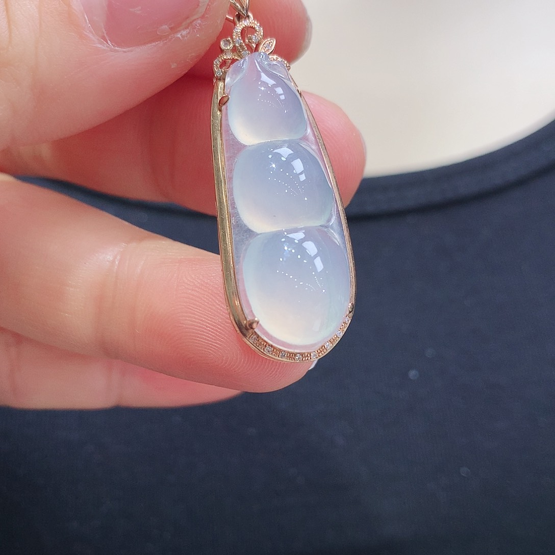 翡翠颈饰18K金镶嵌福豆