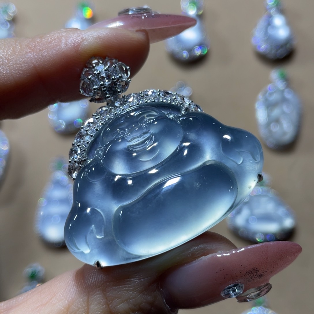 18K金镶嵌定制翡翠佛公