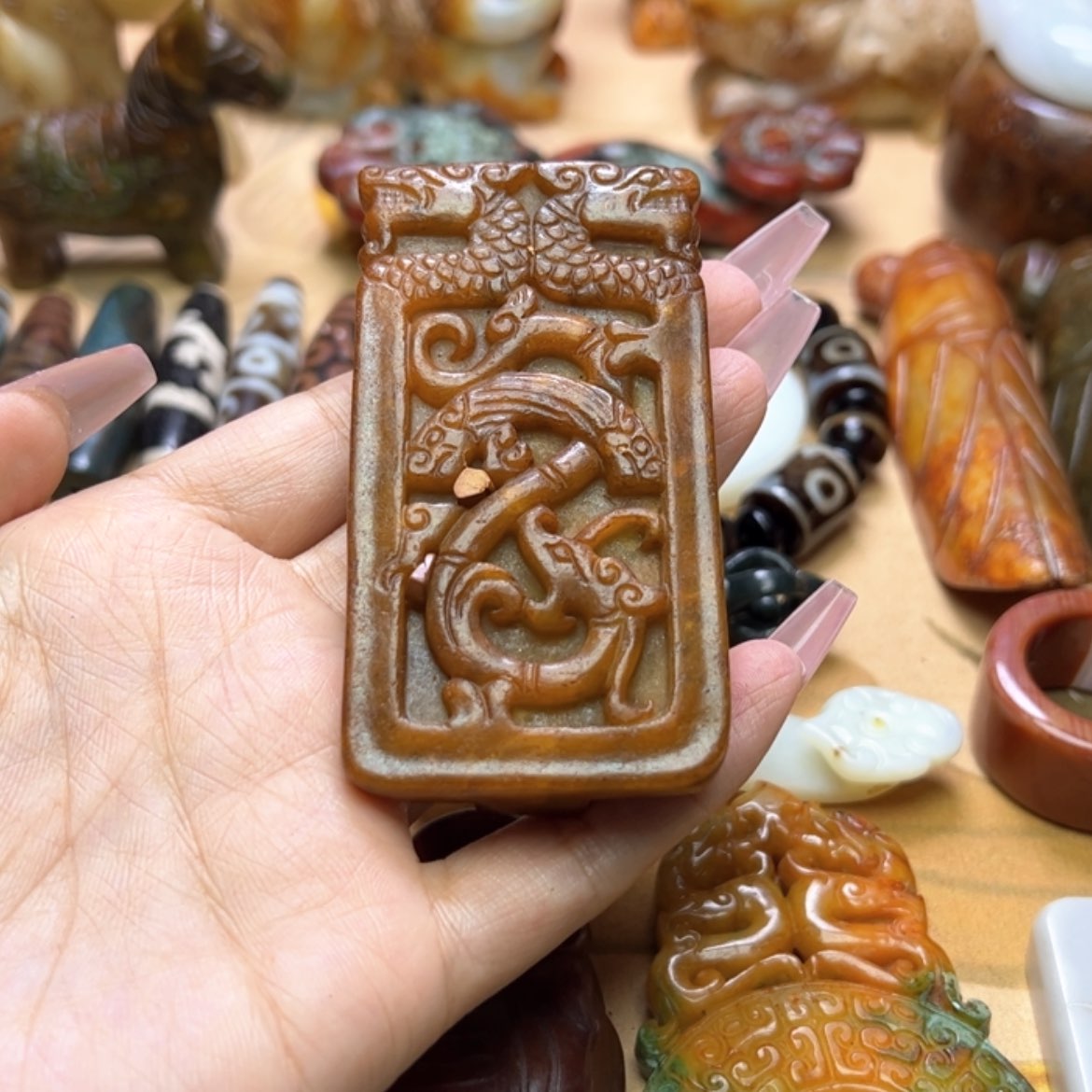 【闪购商品】蛇纹石玉颈饰未镶嵌皮带扣