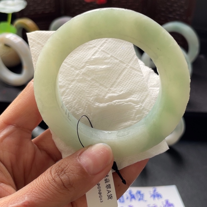 定制翡翠葡萄绿50-54圆条未镶嵌