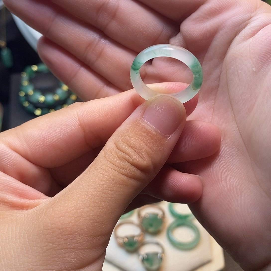 石英岩玉未镶嵌颈饰