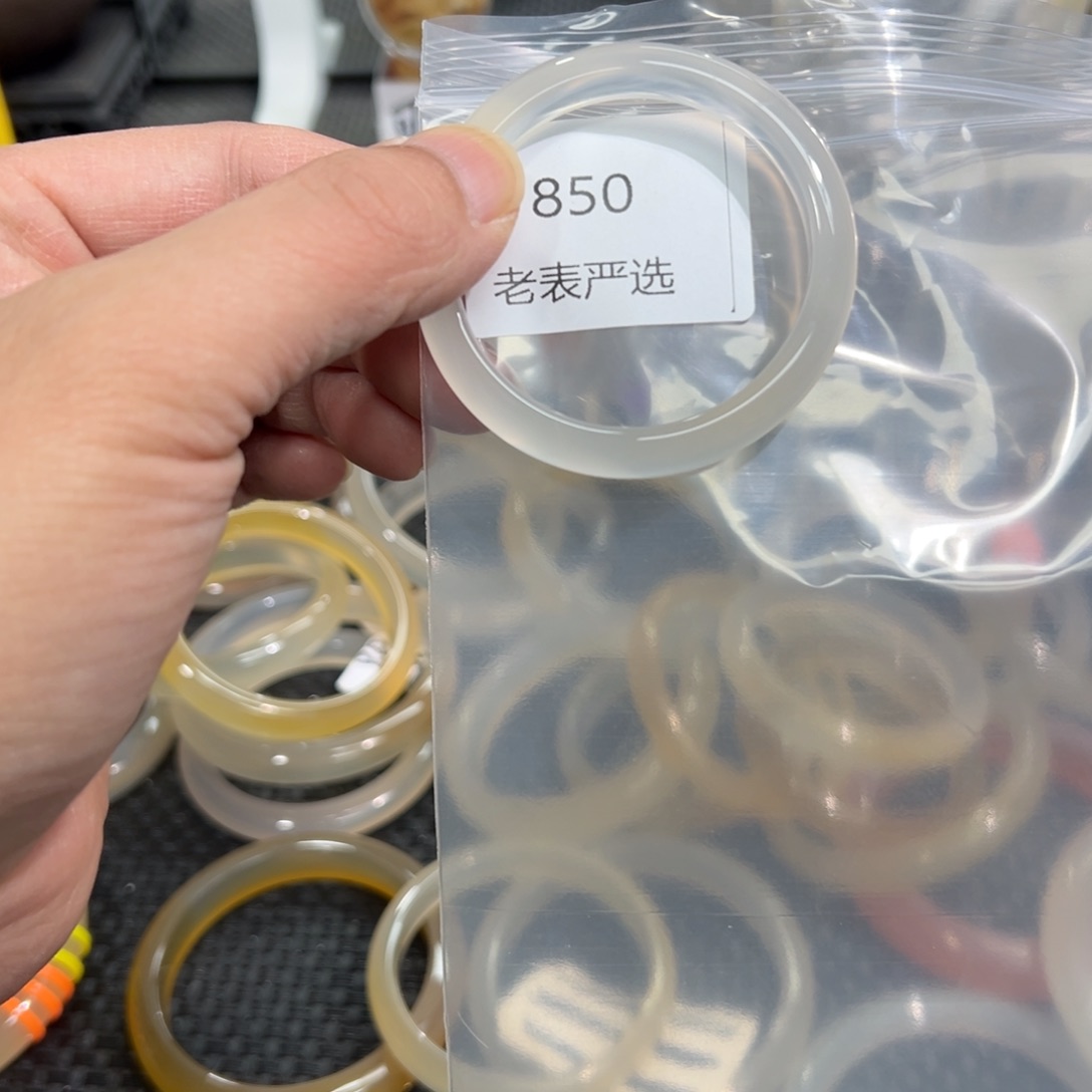 玛瑙/玉髓手镯未镶嵌佳*?47有纹