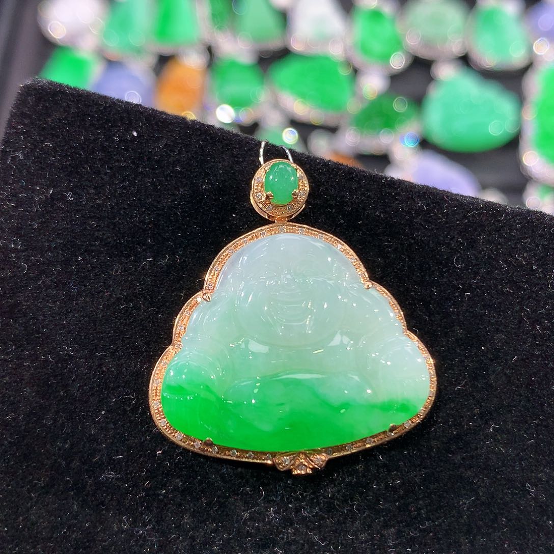 翡翠18K金镶嵌颈饰