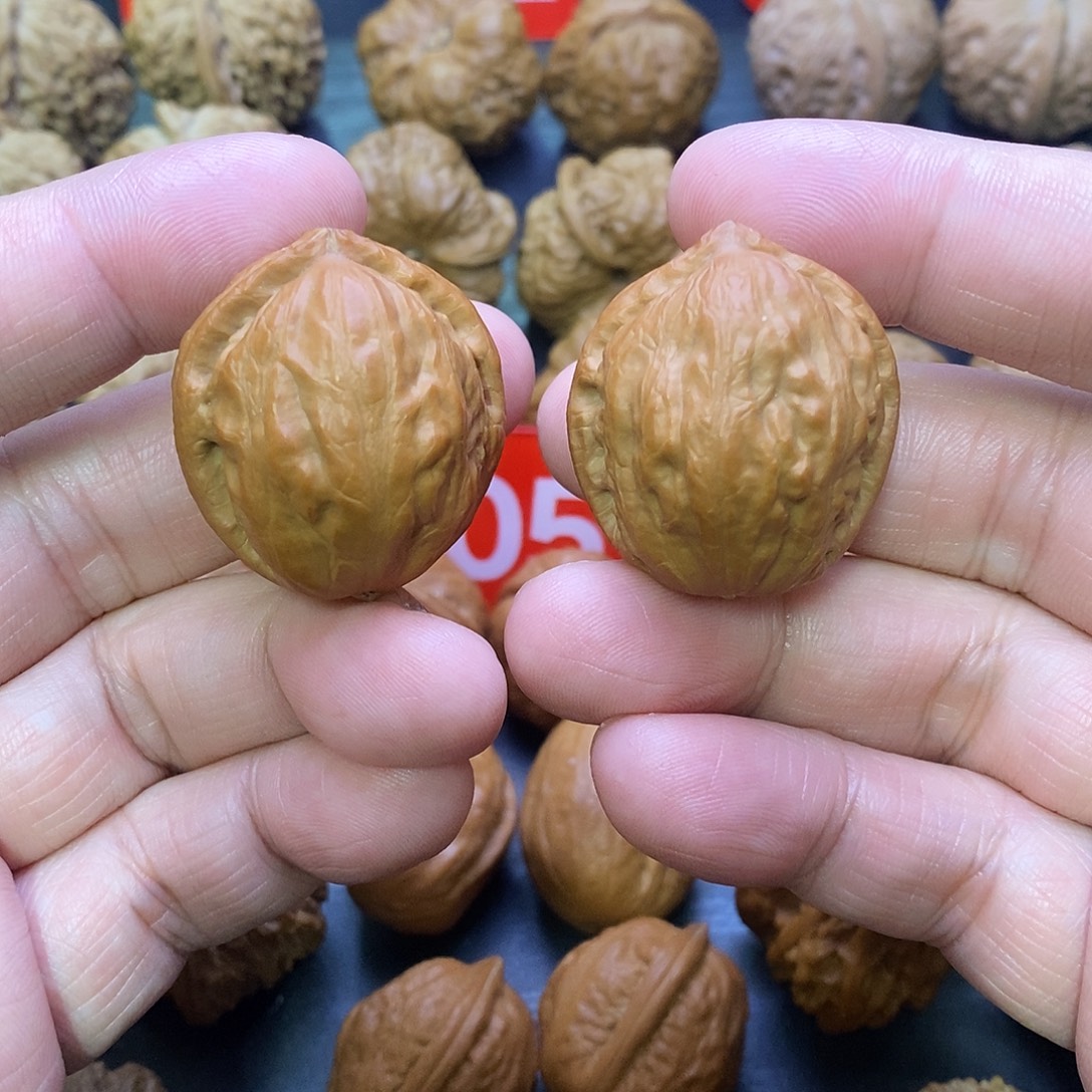 把件文玩核桃 龟背纹小手捻 经典款 全手工精配 一周就上色 精品