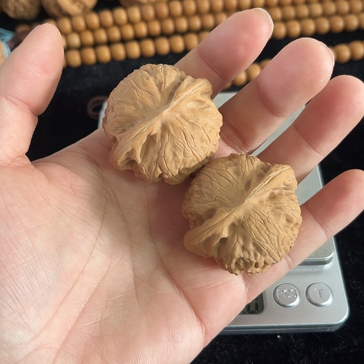 文玩核桃把件42左右宫灯微微瑕，编号020