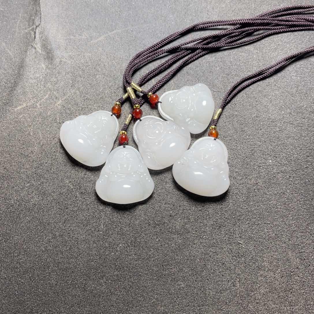 颈饰未镶嵌石英质玉星*