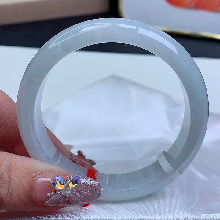 翡翠手镯未镶嵌55圈口