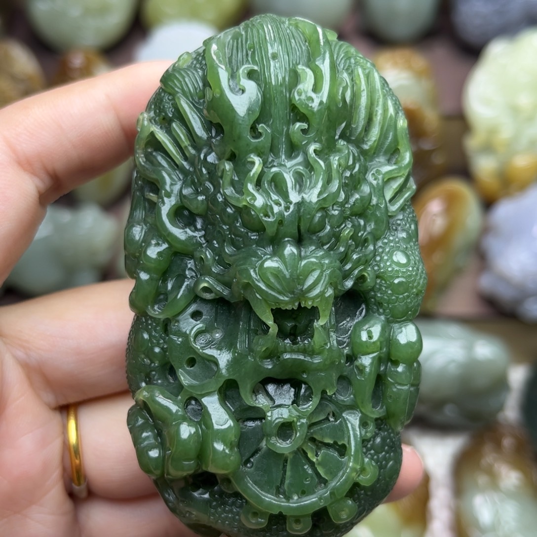 和田玉未镶嵌把件