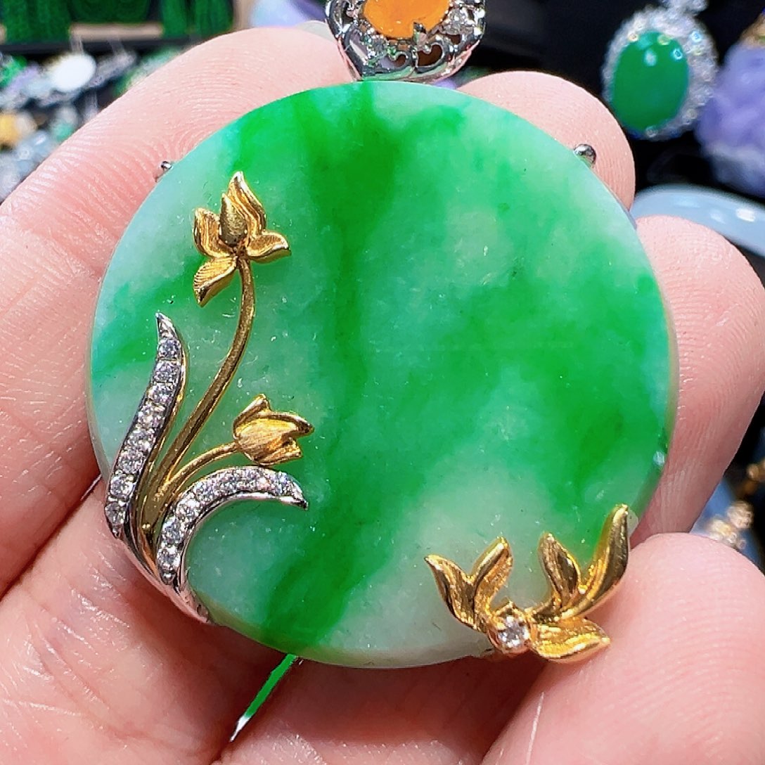 翡翠颈饰18K金镶嵌签收后24小时鉴赏期