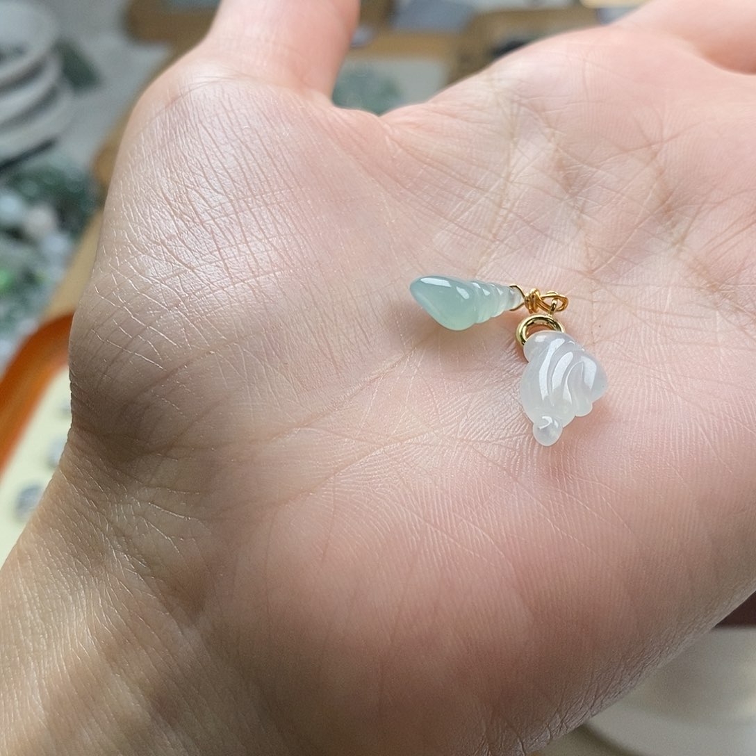 翡翠颈饰未镶嵌时****^小提溜2个