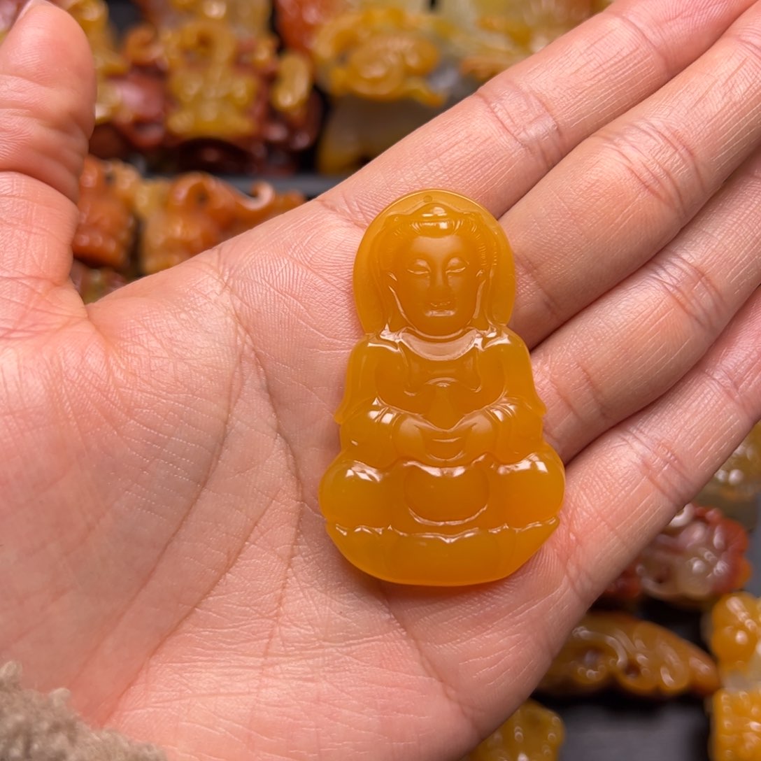 石英质玉（黄龙玉）颈饰未镶嵌