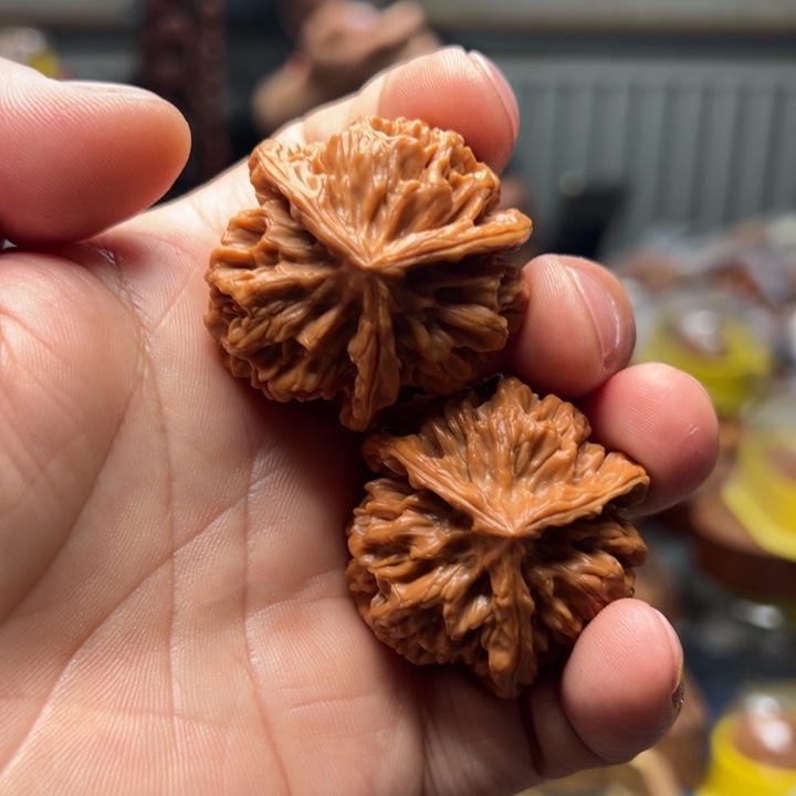 肥****把件文玩核桃帝王狮子头三棱