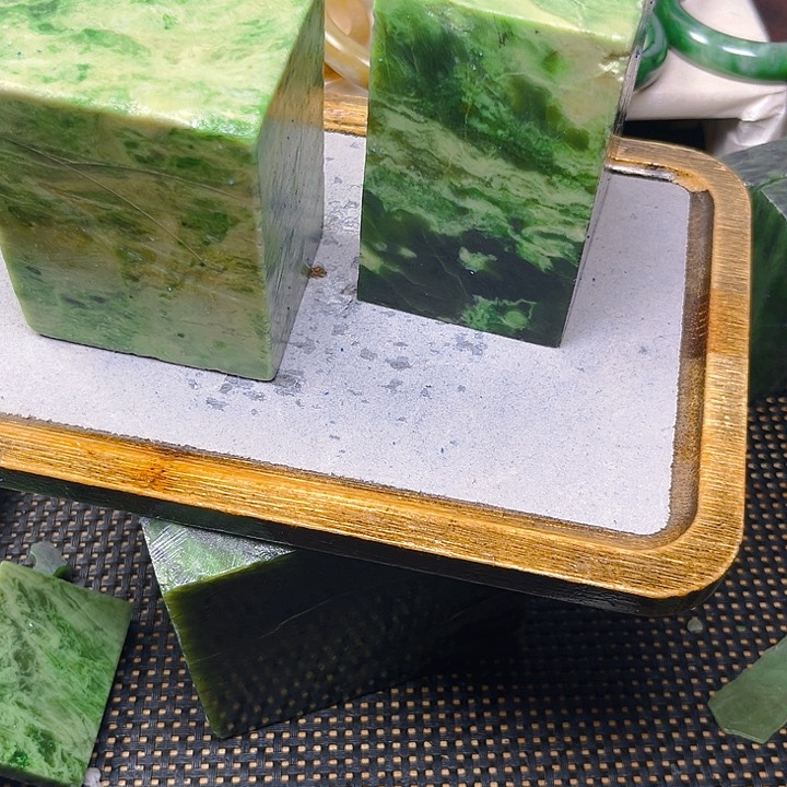 未镶嵌和田玉珠宝半成品蜜****1