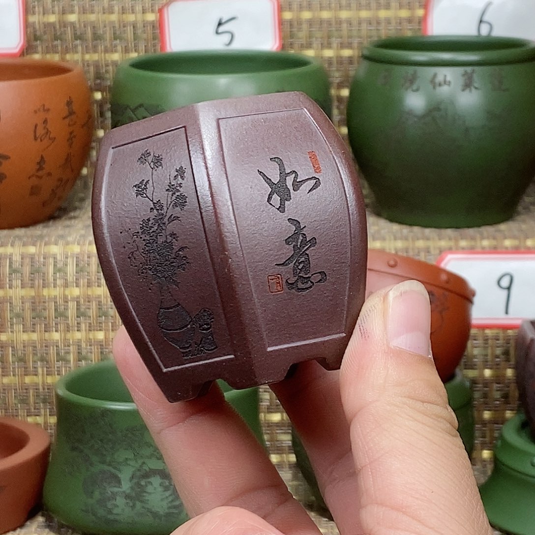 紫砂花盆我在看书