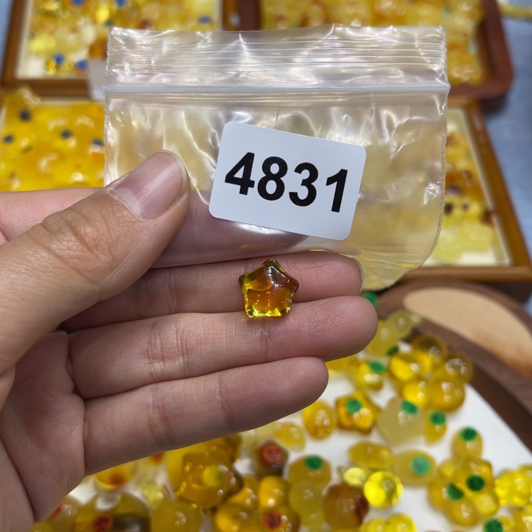 琥珀珠宝奇石未镶嵌