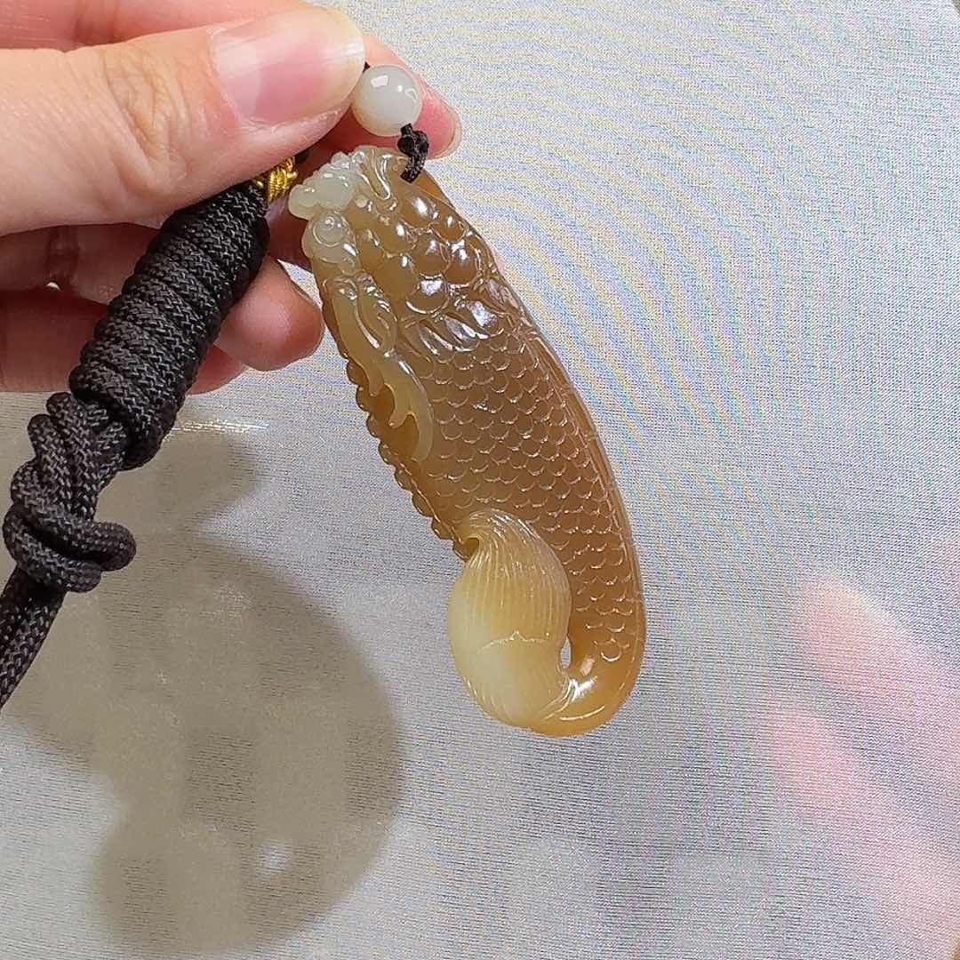 和田玉颈饰未镶嵌且末金山糖白29g