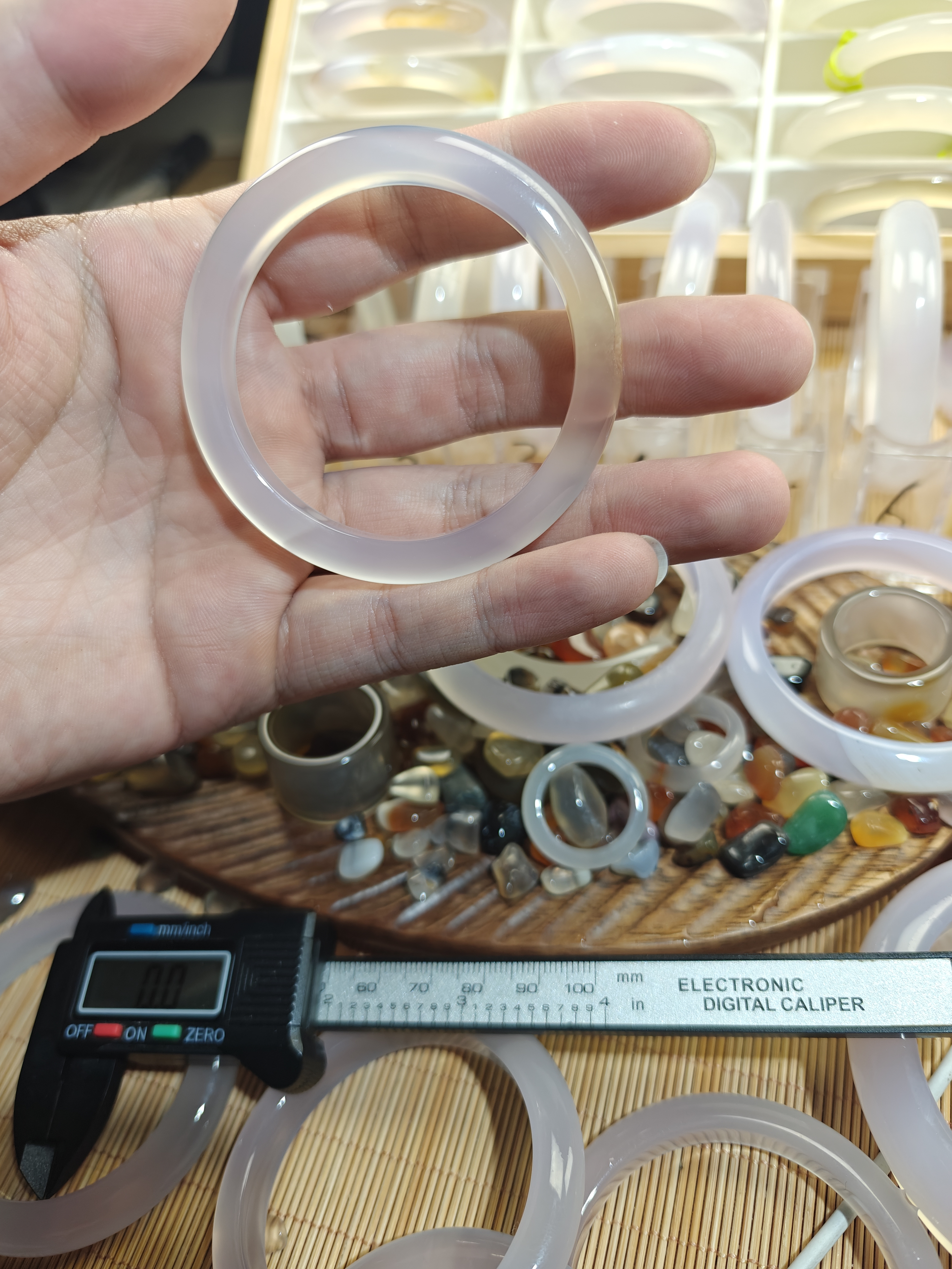 天然玛瑙手镯嘎嘎好