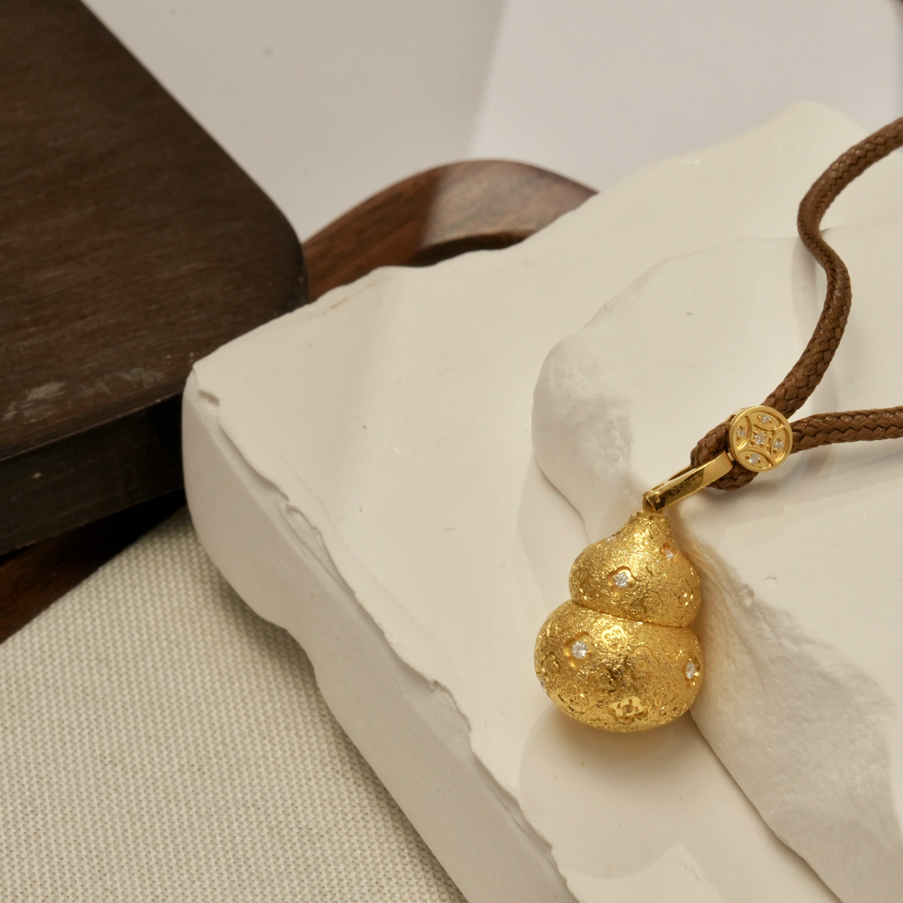 F【大发财葫芦编绳】（17*22mm）戗刻发光足金999吊坠