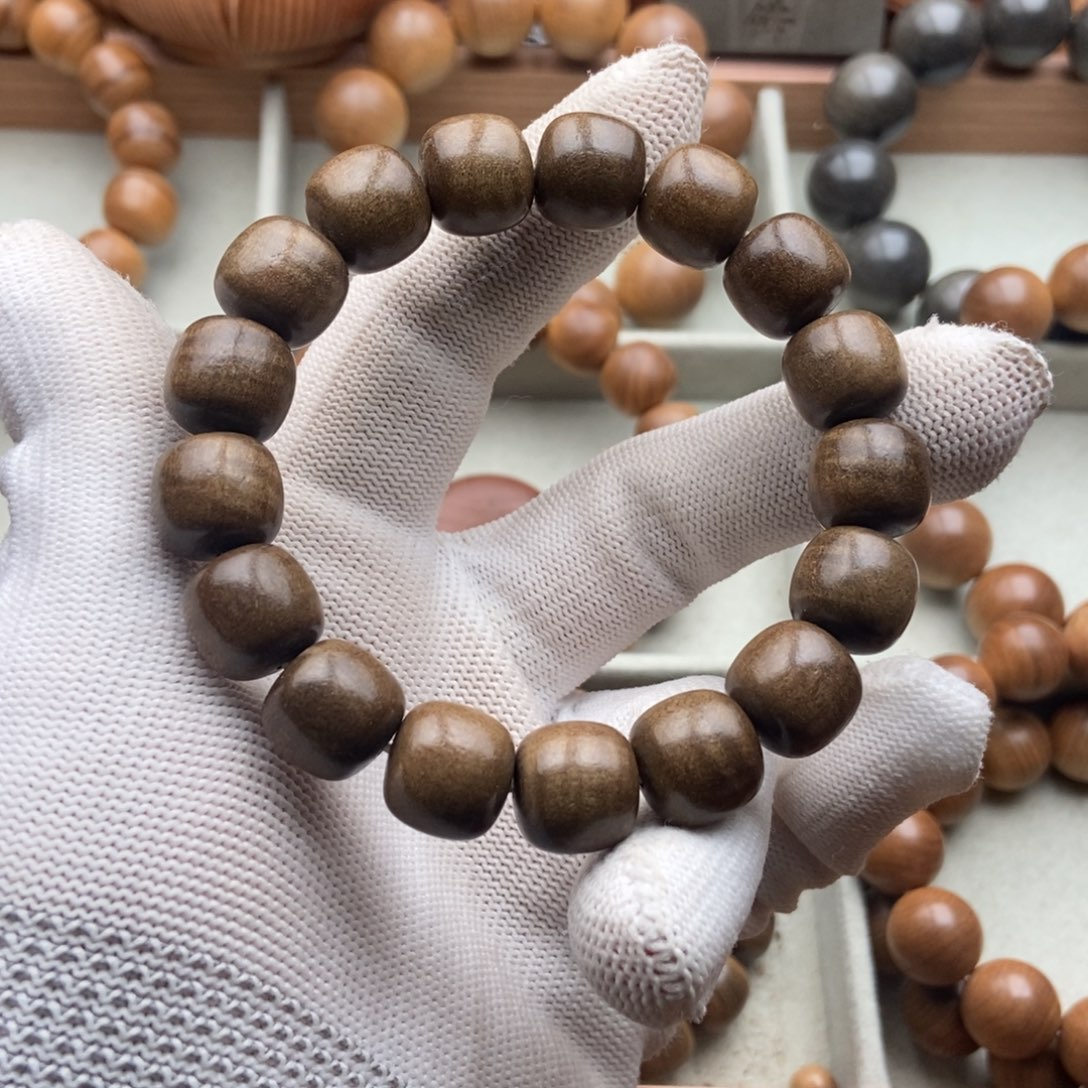 Y***O檀香木其他12.13老山檀香黑肉奶香手串