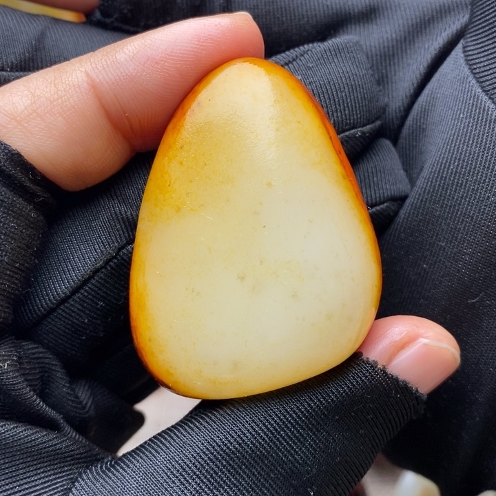 和田玉未镶嵌把件