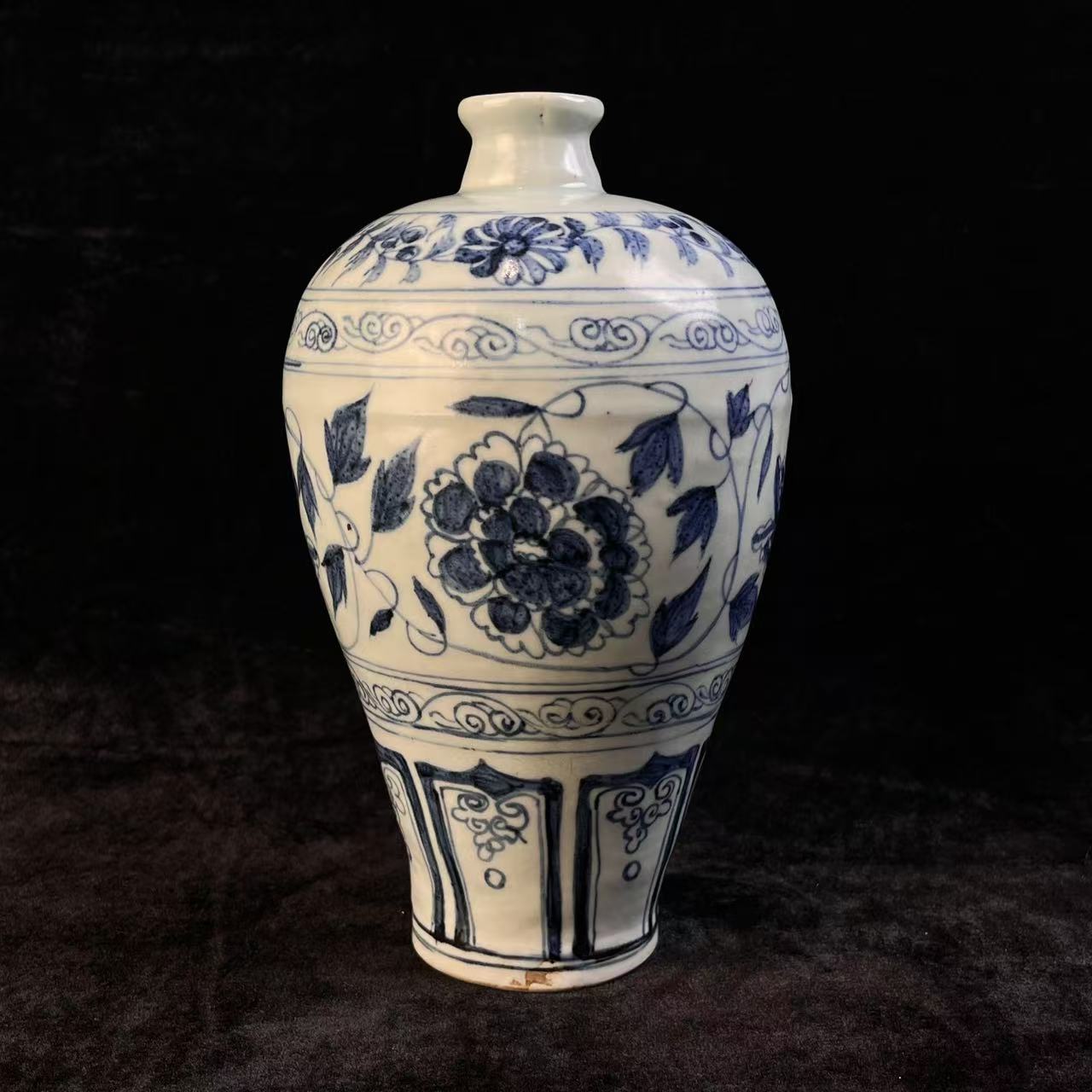 明晚期青花花卉纹梅瓶