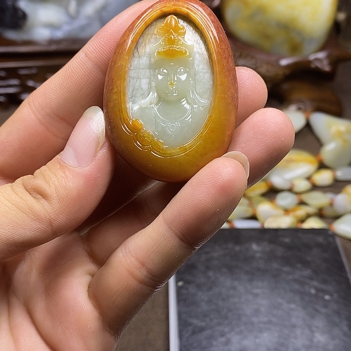 和田玉未镶嵌把件