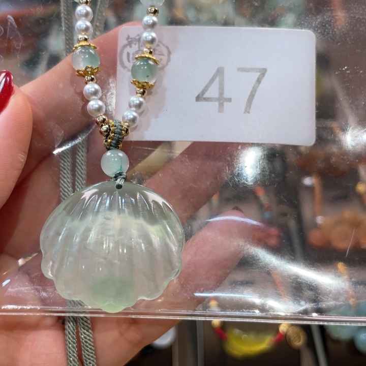 蛇纹石玉颈饰未镶嵌