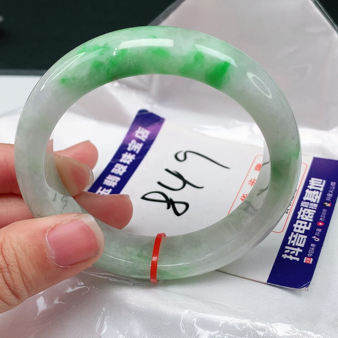 翡翠手镯未镶嵌翡翠